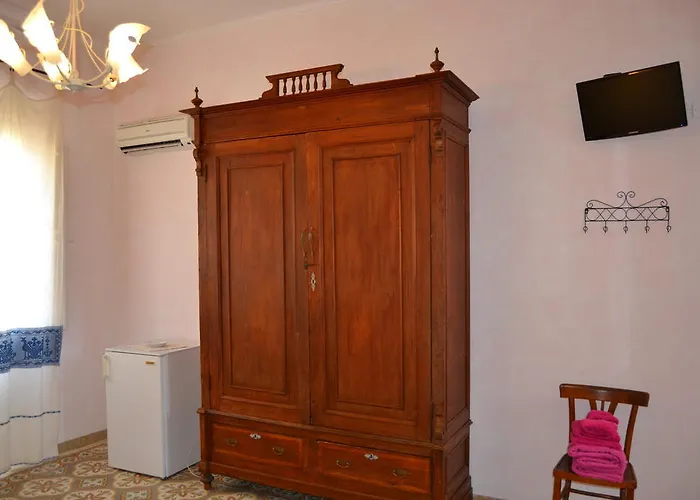 Konukevi S'Attobiu B&B And Guest-Houses 3*